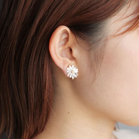 デイジーのピアス or イヤリング / Daisy Pierced or Clip-On Earrings