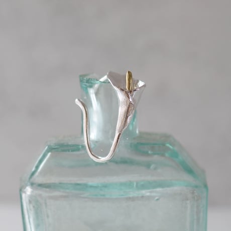 カラーのイヤーカフ / Calla lily ear cuff