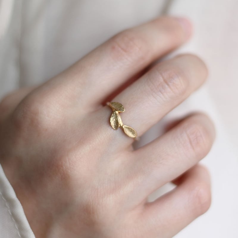 小さなリーフのリング / Small leaf ring | atelier mozu