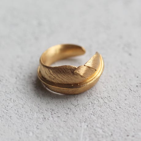 フェザーのイヤーカフ / Feather ear cuff