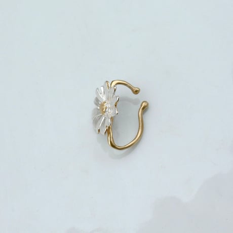 Daisy ear cuff