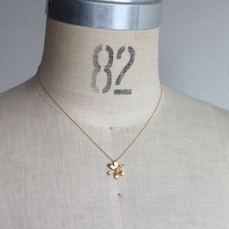 6枚の花びらのネックレス / Six-petal necklace | atelier mozu