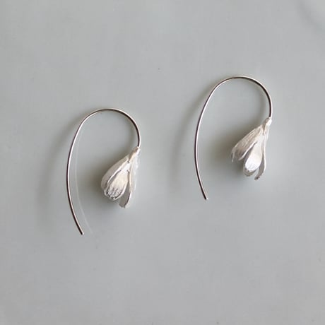 もうすぐひらくつぼみのピアス / Earrings of a flower bud about to bloom
