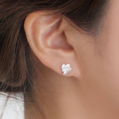 パンジーのピアス