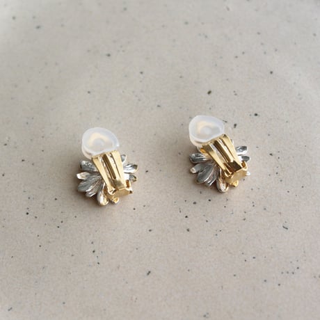 デイジーのピアス or イヤリング / Daisy Pierced or Clip-On Earrings