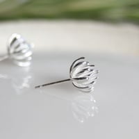 あざみの花のスタッドピアス