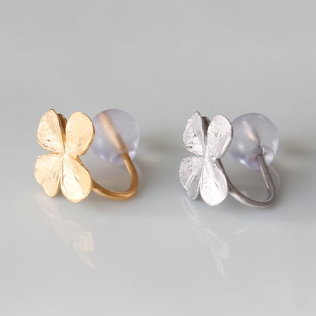 クローバーのイヤーカフ / Clover ear cuff
