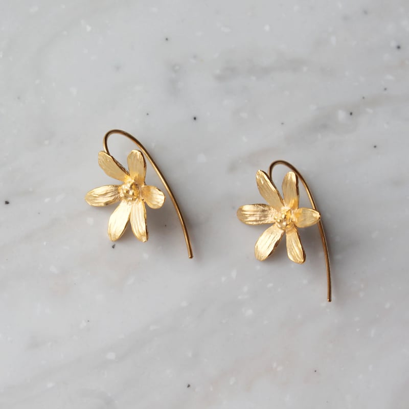 【ALDO】マルチ素材☆花びら・ゆれる お花〇シャンデリアピアス 6枚の花びらのピアス / Six-petal earrings | atelier mozu