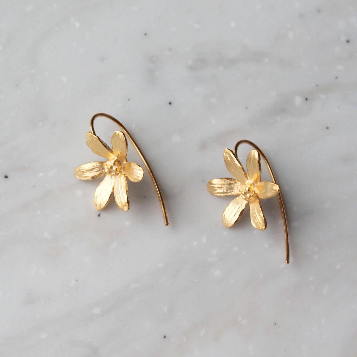   花モチーフピアス fit=scale-down,w=1200