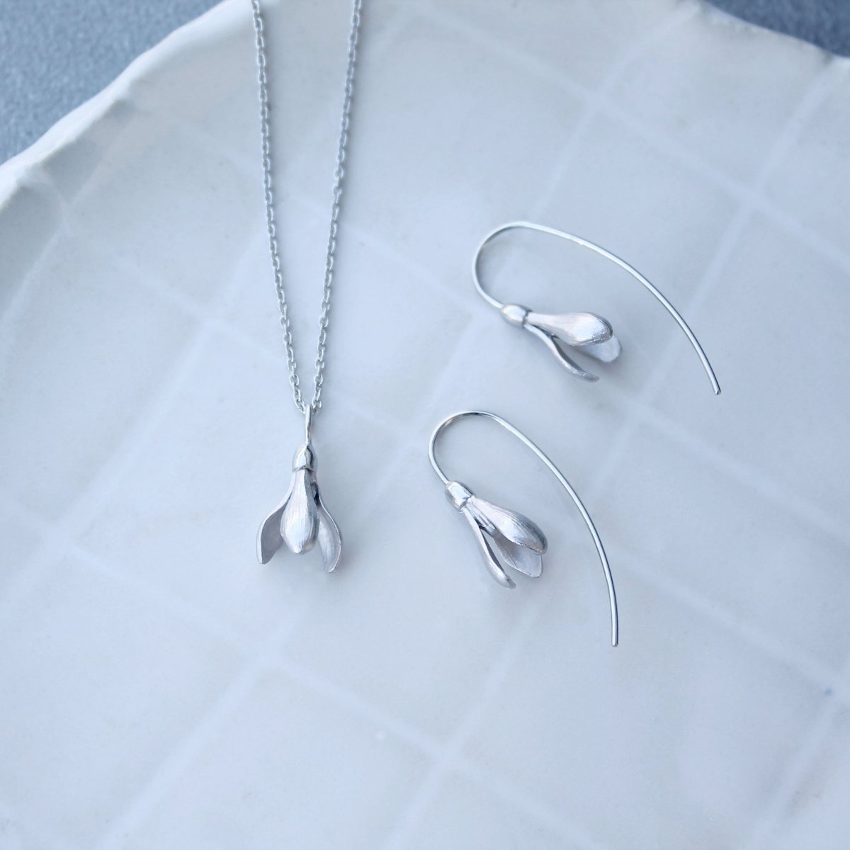 スノードロップのネックレス / Snowdrop necklace | atelier mozu