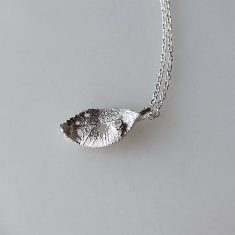 ブロッサムリーフ・ネックレス / Blossom leaf neckalce