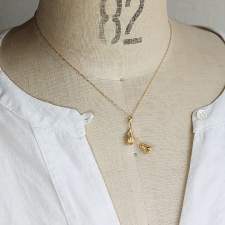 もうすぐひらくつぼみのネックレス / Necklace of a flower buds about to bloom