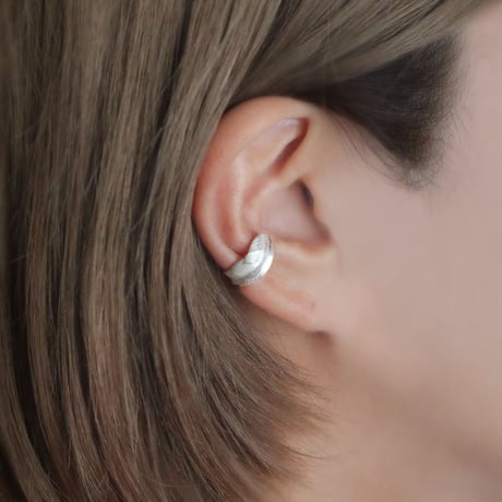 フェザーのイヤーカフ / Feather ear cuff