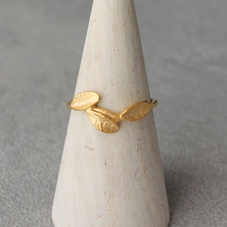 小さなリーフのリング / Small leaf ring