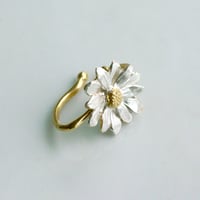 Daisy ear cuff