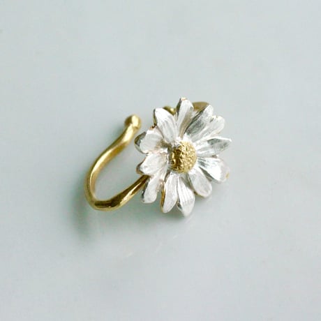 Daisy ear cuff