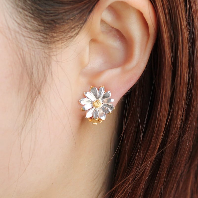 デイジーのピアス or イヤリング / Daisy Pierced or Clip-On Ea