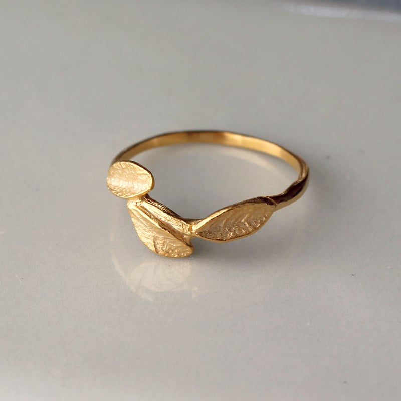 新品　ゾーラ　leaf stone リング 12号(調節可) ゴールド 再販[14kgf]パールとクリスタルのゴールドフィルドチェーンリング