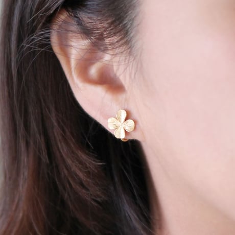 クローバーのイヤーカフ / Clover ear cuff