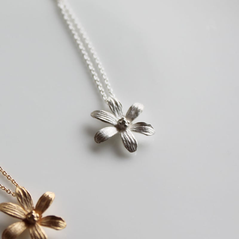 6枚の花びらのネックレス / Six-petal necklace | atelier mozu