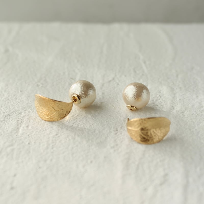 葉っぱとコットンパールのピアス 10mm | atelier mozu