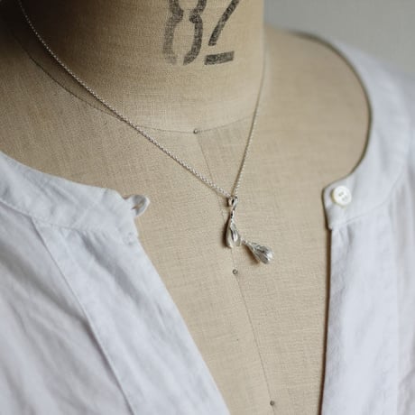 もうすぐひらくつぼみのネックレス / Necklace of a flower buds about to bloom