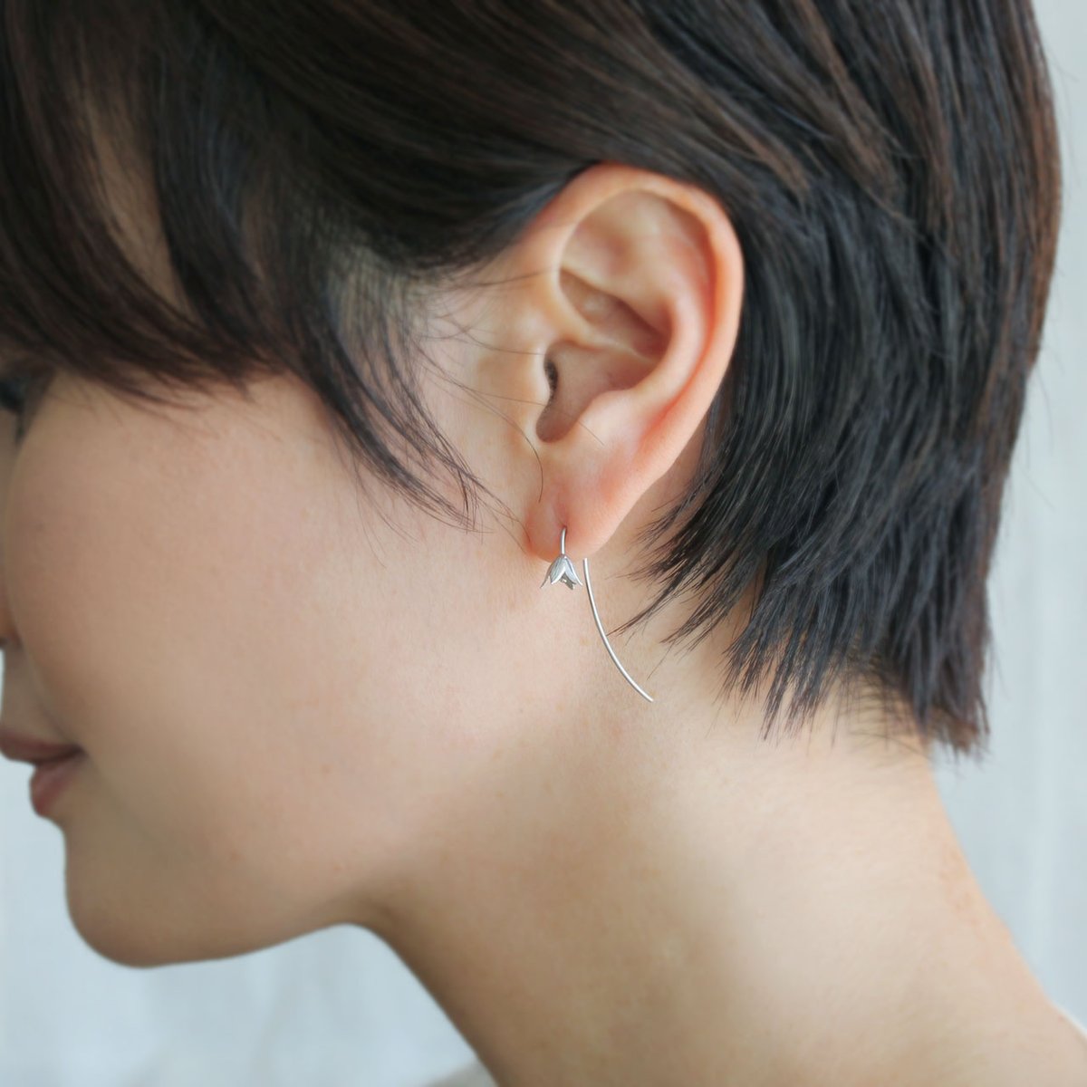 クロユリのピアス | atelier mozu