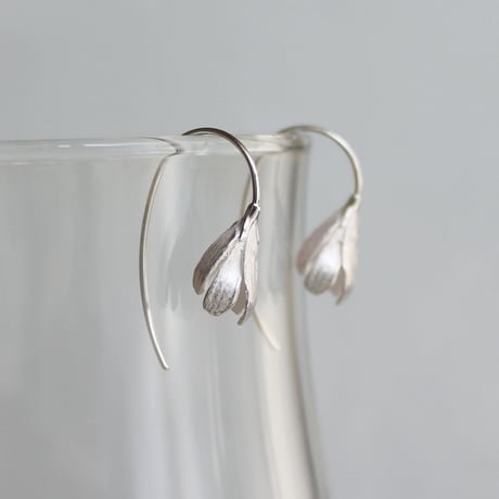 もうすぐひらくつぼみのピアス / Earrings of a flower bud about to bloom