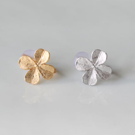 クローバーのイヤーカフ / Clover ear cuff