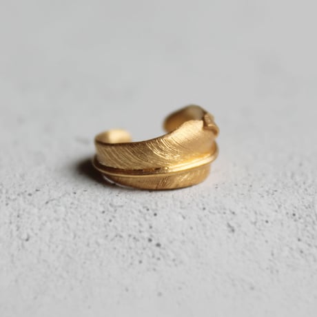 フェザーのイヤーカフ / Feather ear cuff