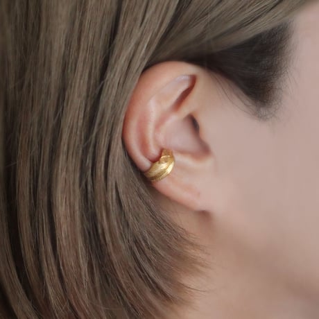 フェザーのイヤーカフ / Feather ear cuff