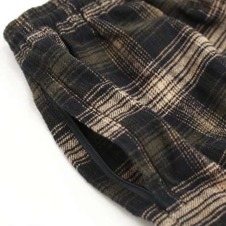 YARDSALE SHORELINE PLAID SHORTS BLACK/GREY