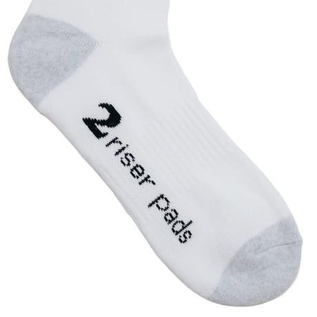 2 RISER PADS  2 SOCKS