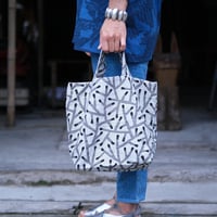 ꕤ新品ꕤよつめ染布舎×HARAPPA　ストール/棒縞×業火/ヤンマ産業 HARAPPA × よつめ染布舎】 ビッグストール｜青棒縞 × 青カラス | すずめ草