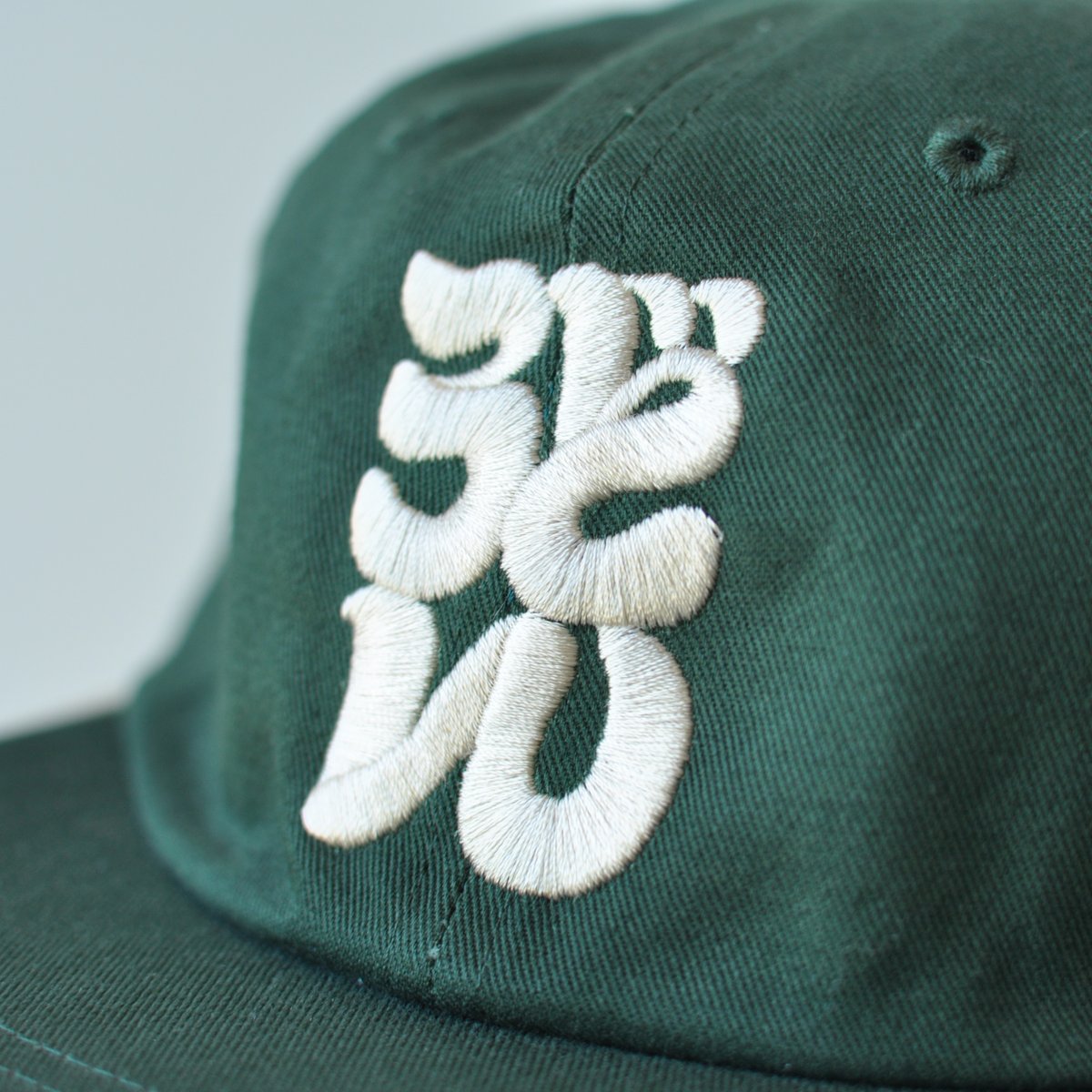 文字ART刺繍キャップ｜うどん｜ブリティッシュグリーン | すずめ草