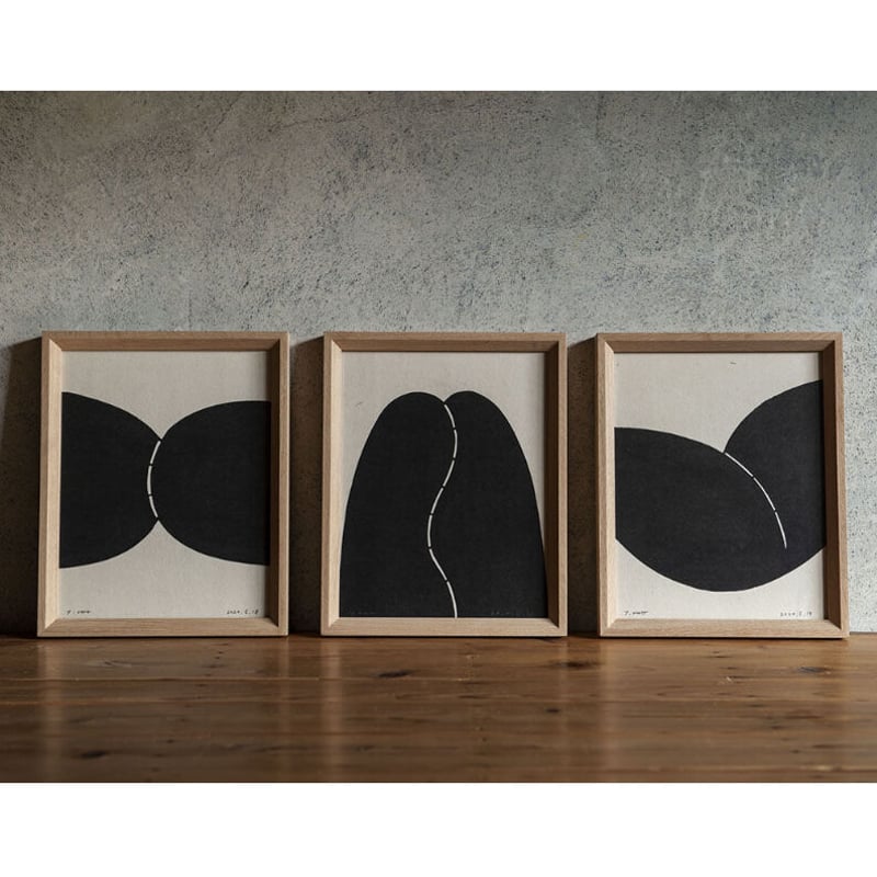 型染めの額絵2点と、スタンドのセット 型染めの、額絵2枚と、スタンドのセット