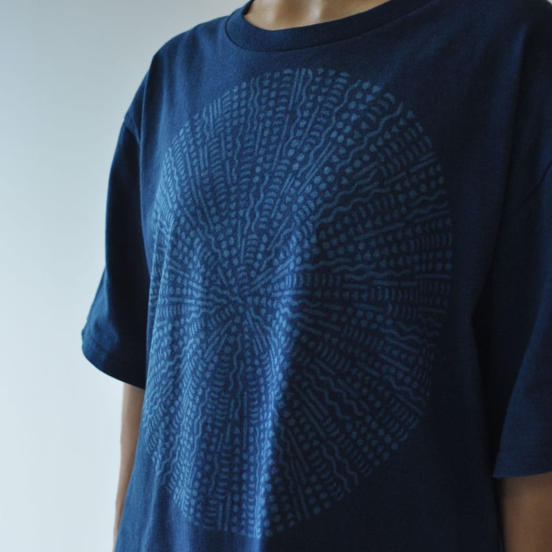 藍染のビッグTシャツ｜五大｜型染の服 | すずめ草