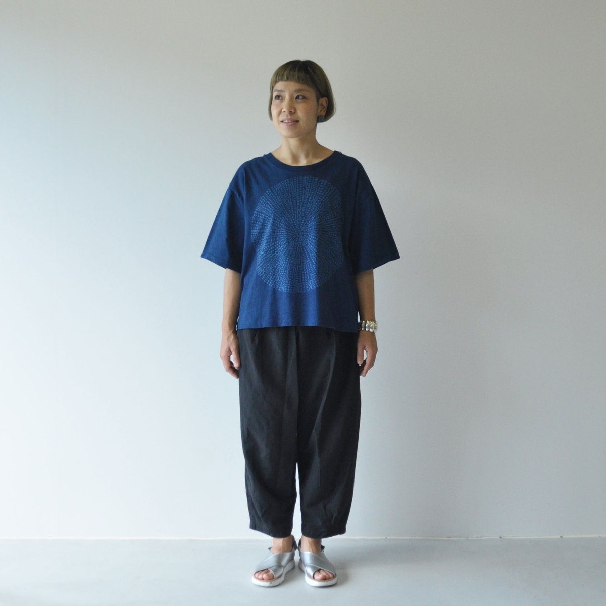 藍染のビッグTシャツ｜五大｜型染の服 | すずめ草