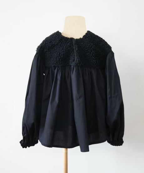 folk made / EMBROIDERED BOA GATHER BLOUSE