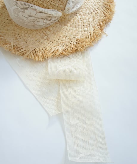 süß (suess) / Straw Hat with Italian Lace