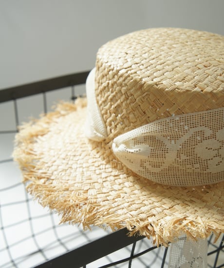 süß (suess) / Straw Hat with Italian Lace