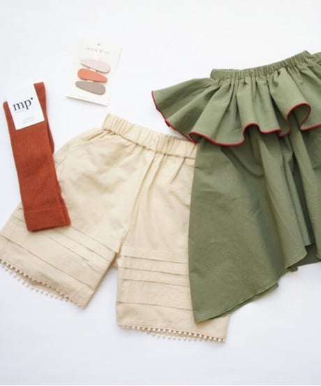folk made / Tuck Short Pants