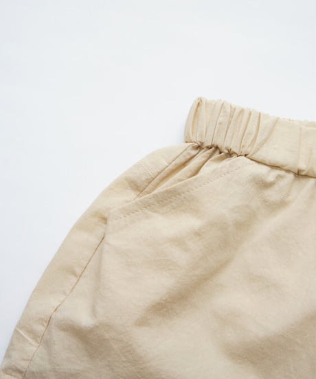 folk made / Tuck Short Pants