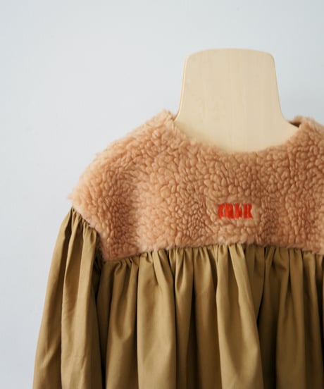 folk made / EMBROIDERED BOA GATHER BLOUSE