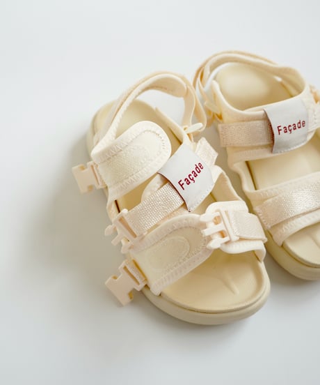 Façade / BEEJU CHUNKY SANDALS