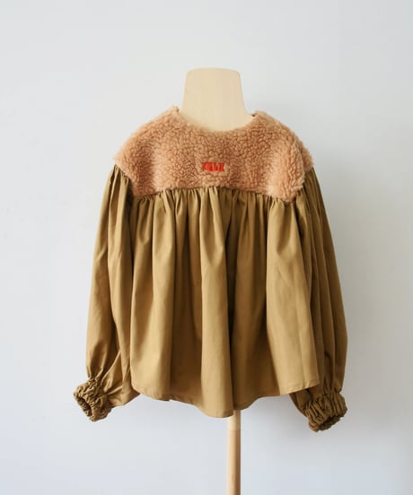 folk made / EMBROIDERED BOA GATHER BLOUSE