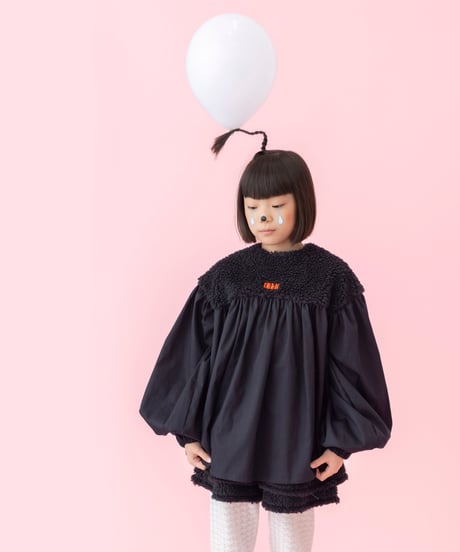 folk made / EMBROIDERED BOA GATHER BLOUSE