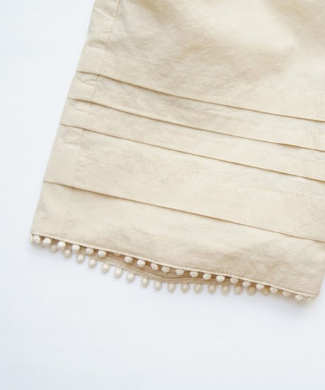 folk made / Tuck Short Pants