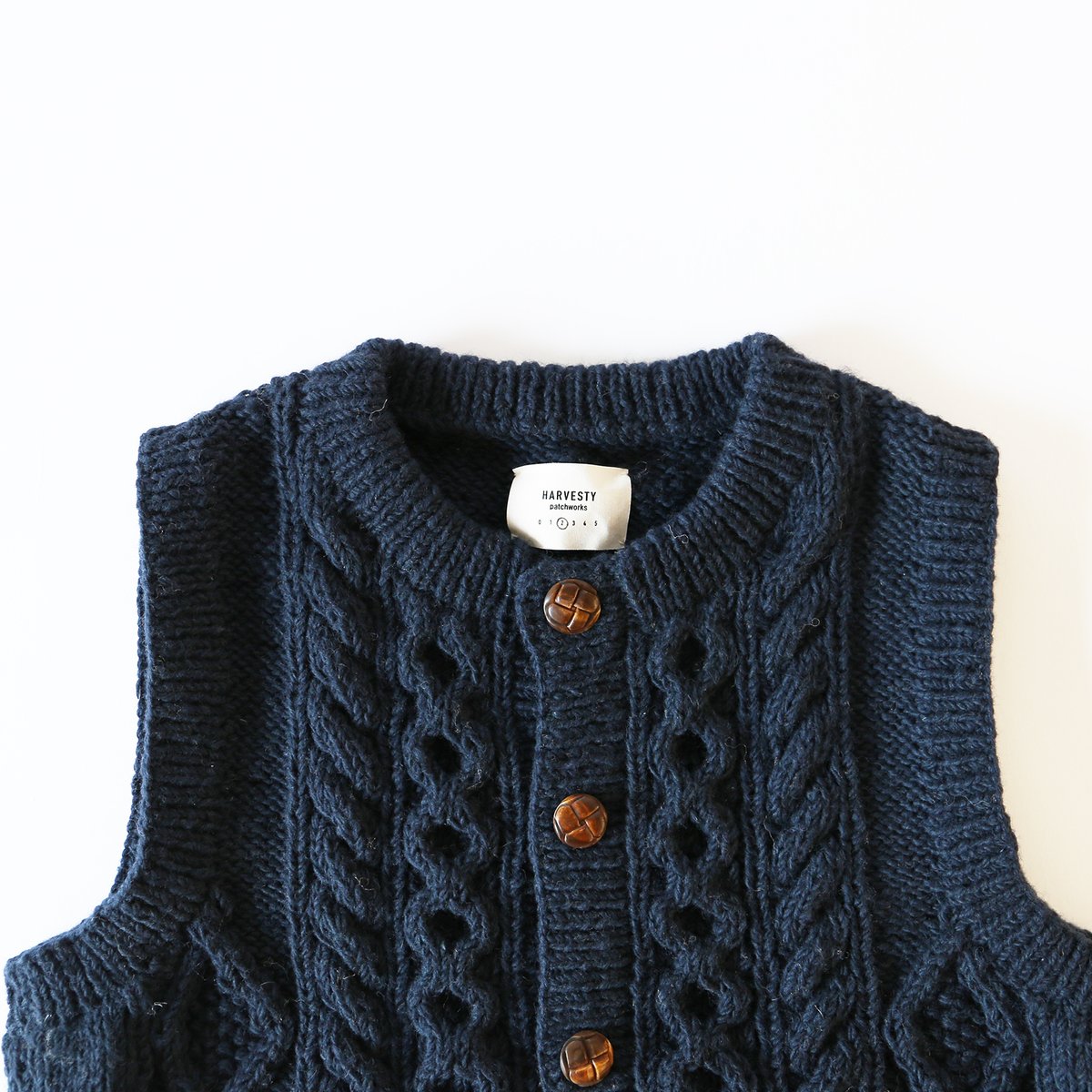 CABLE KNIT VEST（手編みケーブルニット 前開きベスト）A62301 | HARV...