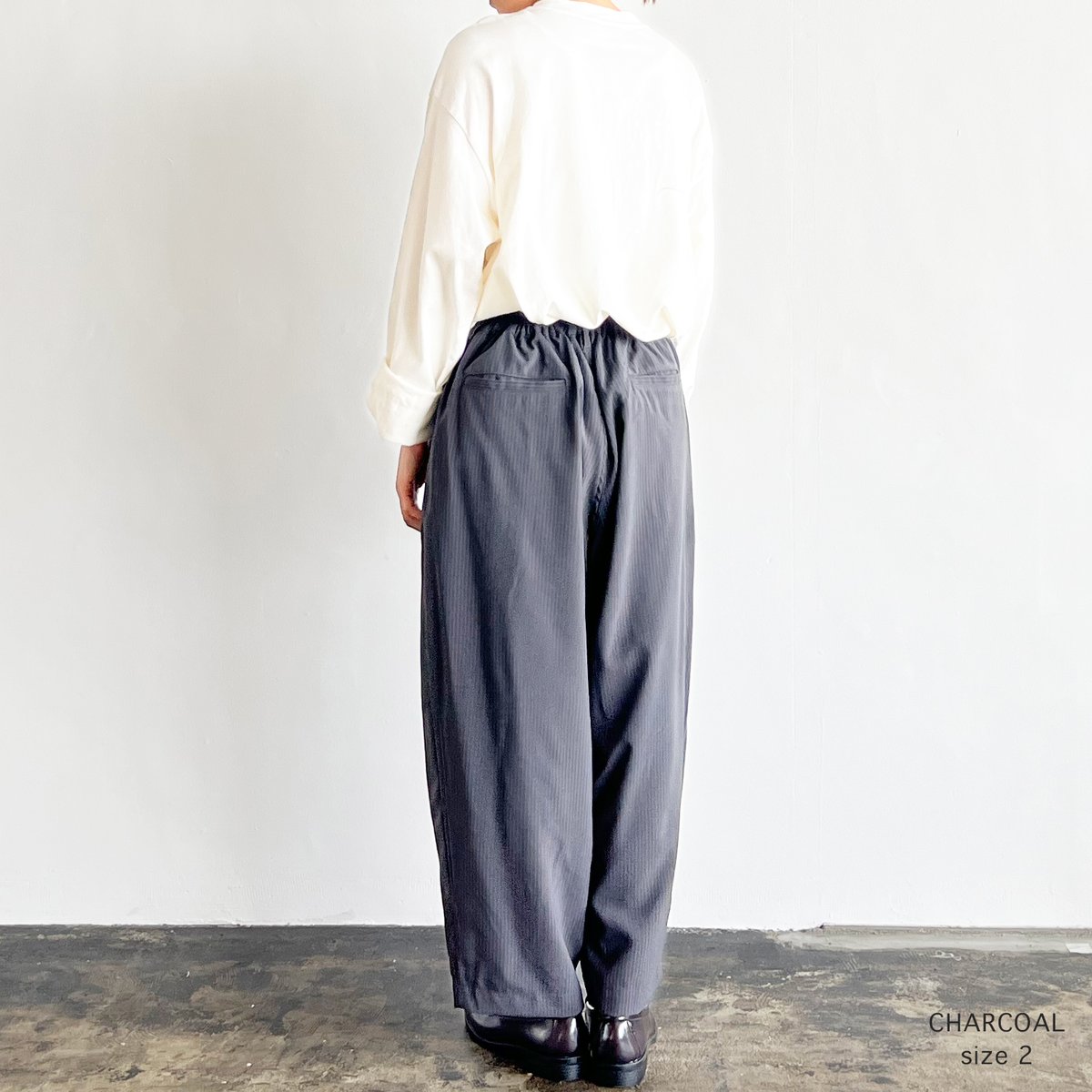 YLEVE タックパンツ ネイビー SIZE2 YLEVE タックパンツ ネイビー SIZE2
